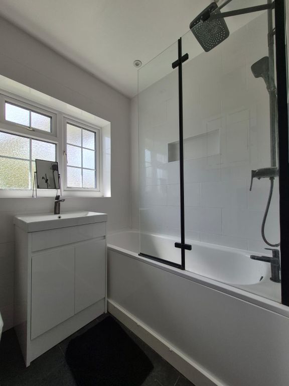 Property photo 3 of 7 Bathroom