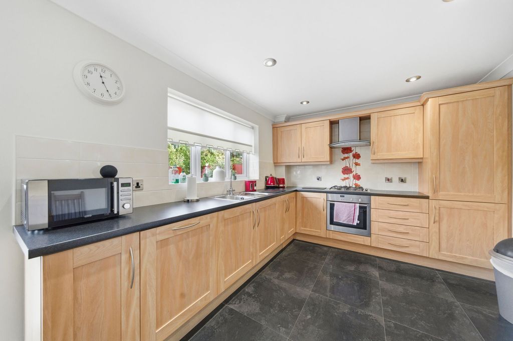 Property photo 3 of 26