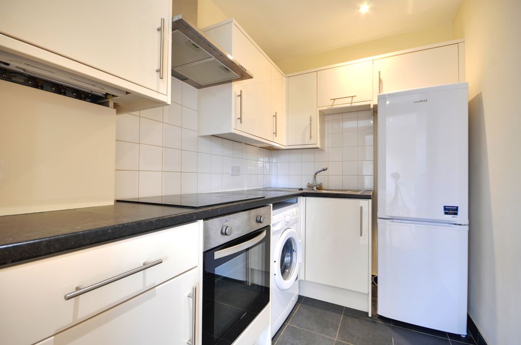 Property photo 2 of 7 Kitchen 1