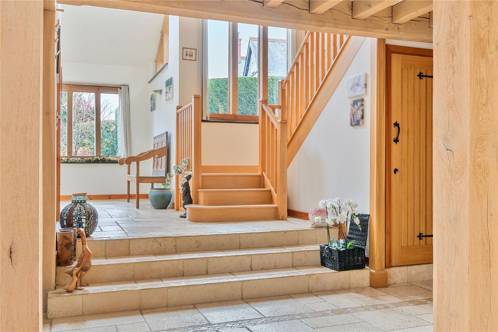 Property photo 3 of 18 Entrance Hall