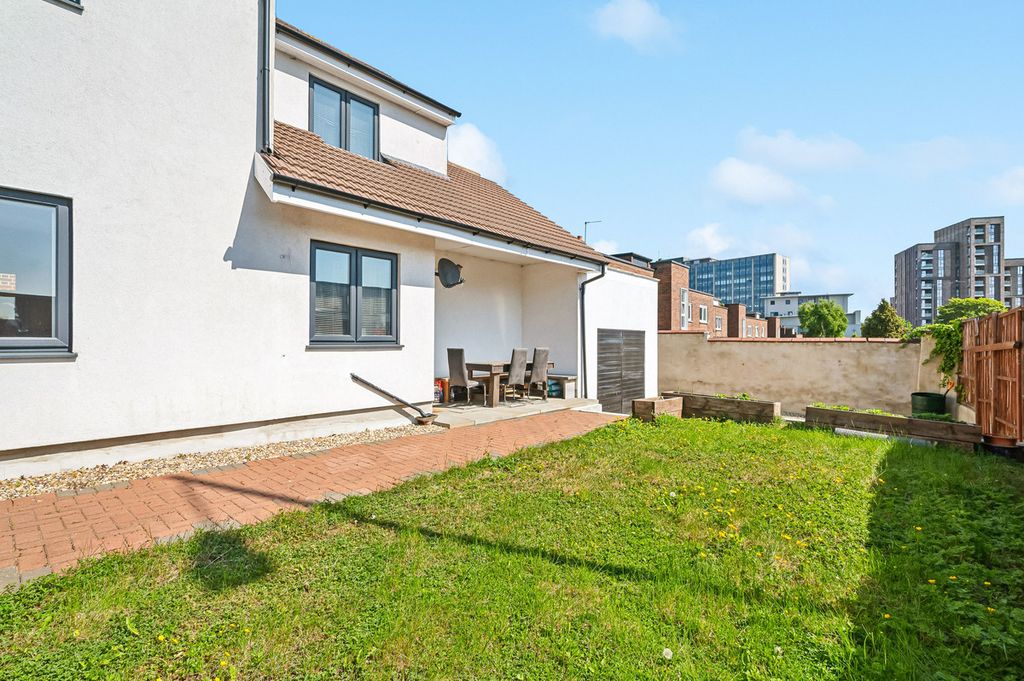 Property photo 2 of 24