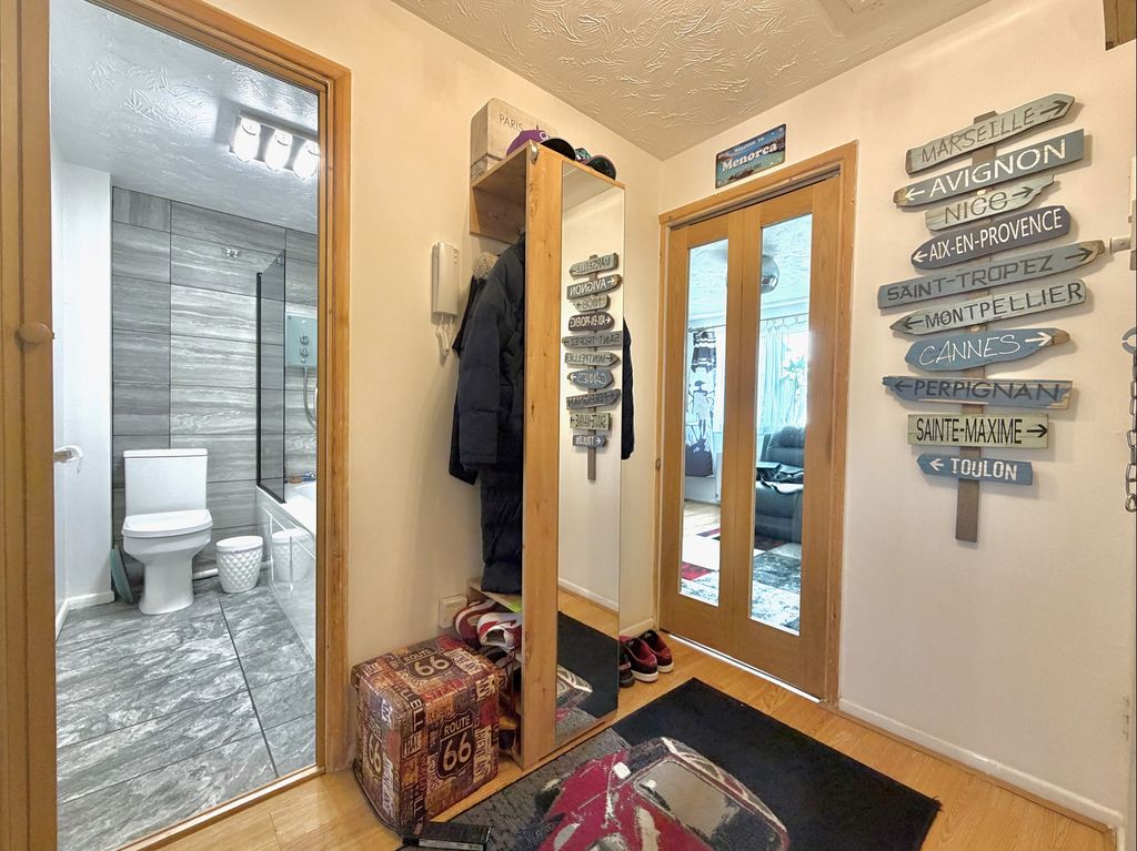 Property photo 2 of 10 Entrance Hallway