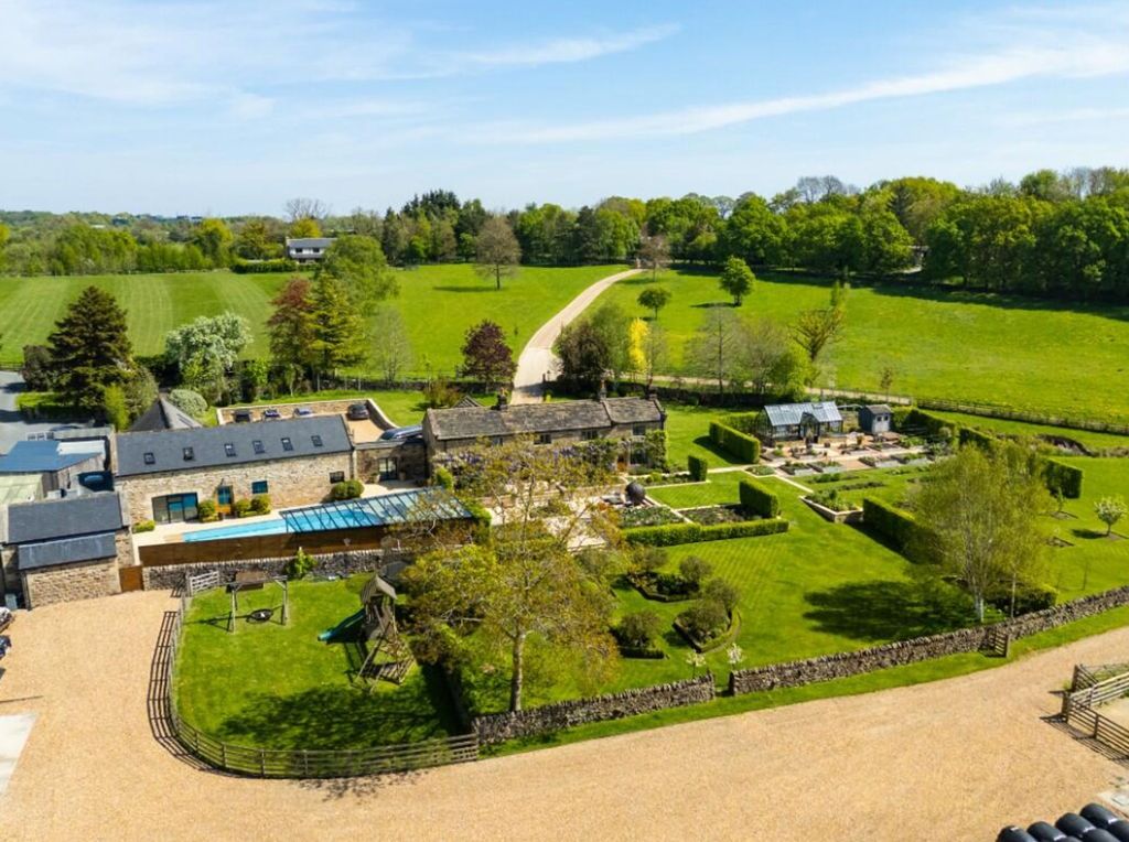 Property photo 1 of 40