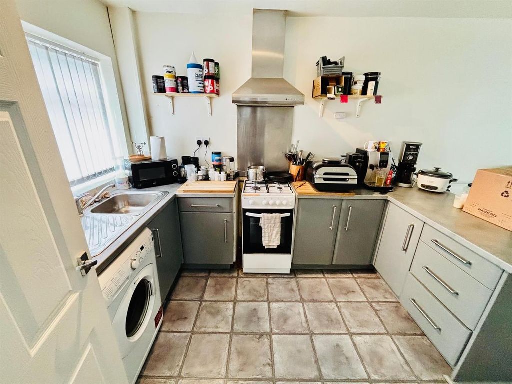 Property photo 3 of 10 Dining Kitchen: