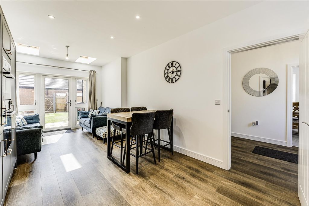 Property photo 3 of 38 4 Apollo Close, Barton Seagrave (24 Of 37).Jpg