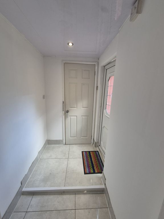 Property photo 2 of 7 Entrance