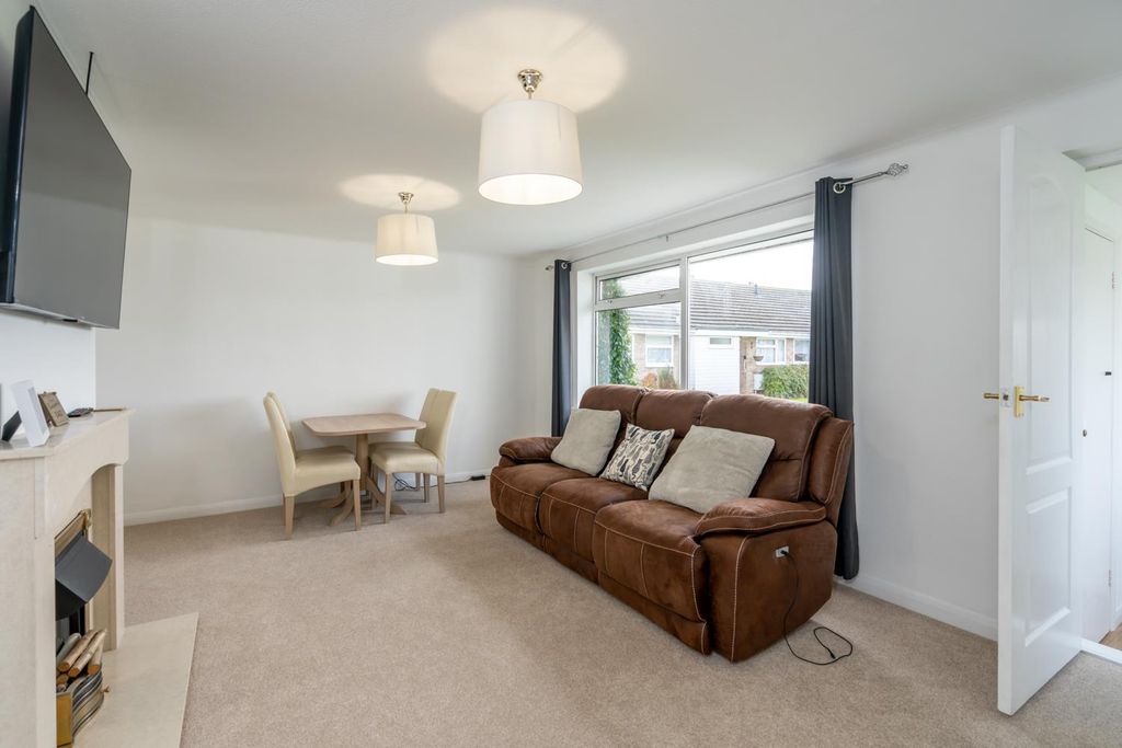 Property photo 3 of 12 Lounge Diner (2).Jpg