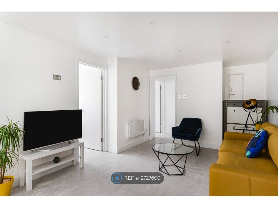 Property photo 3 of 16 Living Room