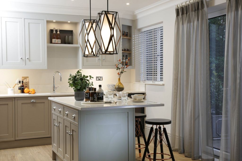 Property photo 2 of 10 Kitchen