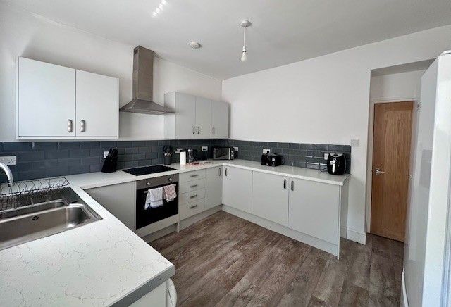 Property photo 3 of 12 Kitchen