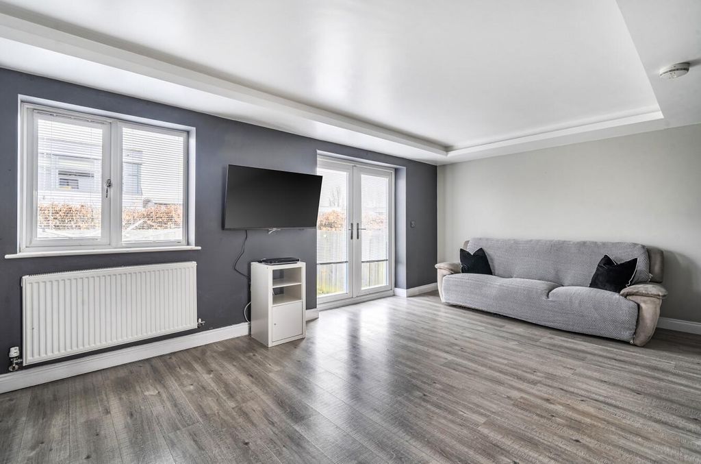 Property photo 2 of 8 6A Exon Buildings