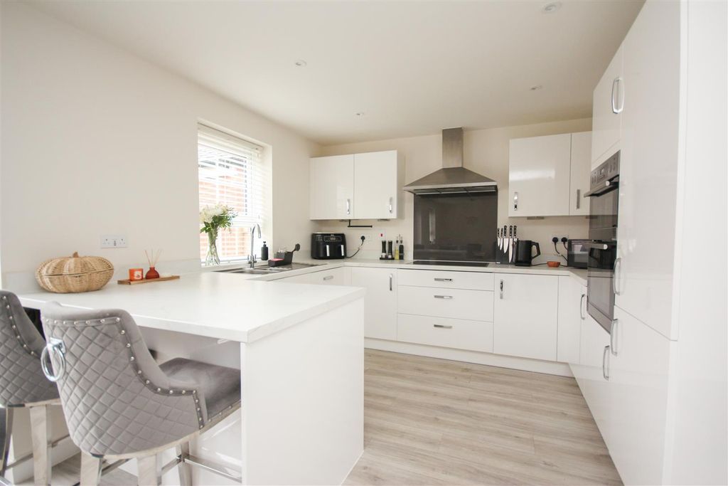 Property photo 2 of 19 Kithcen 2.Jpg