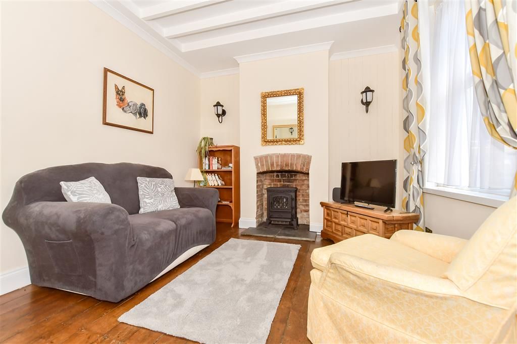 Property photo 3 of 11 Lounge
