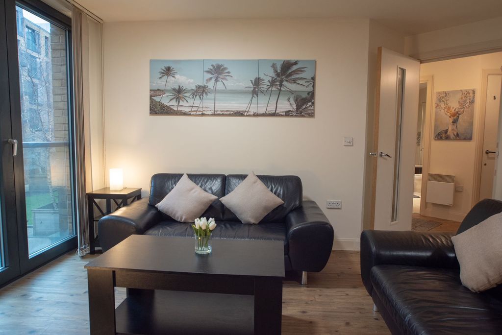 Property photo 2 of 11 Lounge
