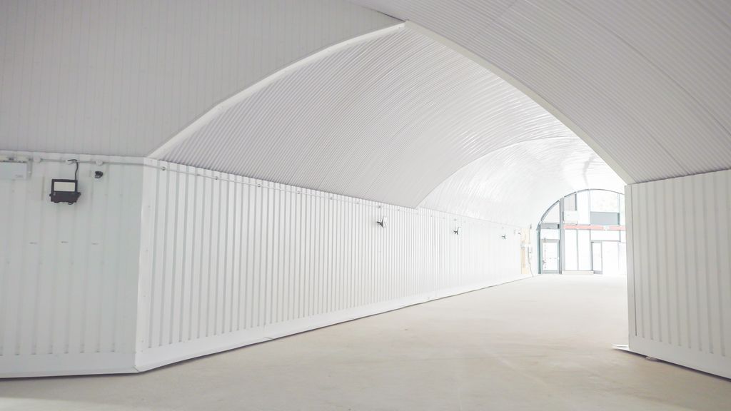 Property photo 2 of 4 An Empty Arch With White Lining