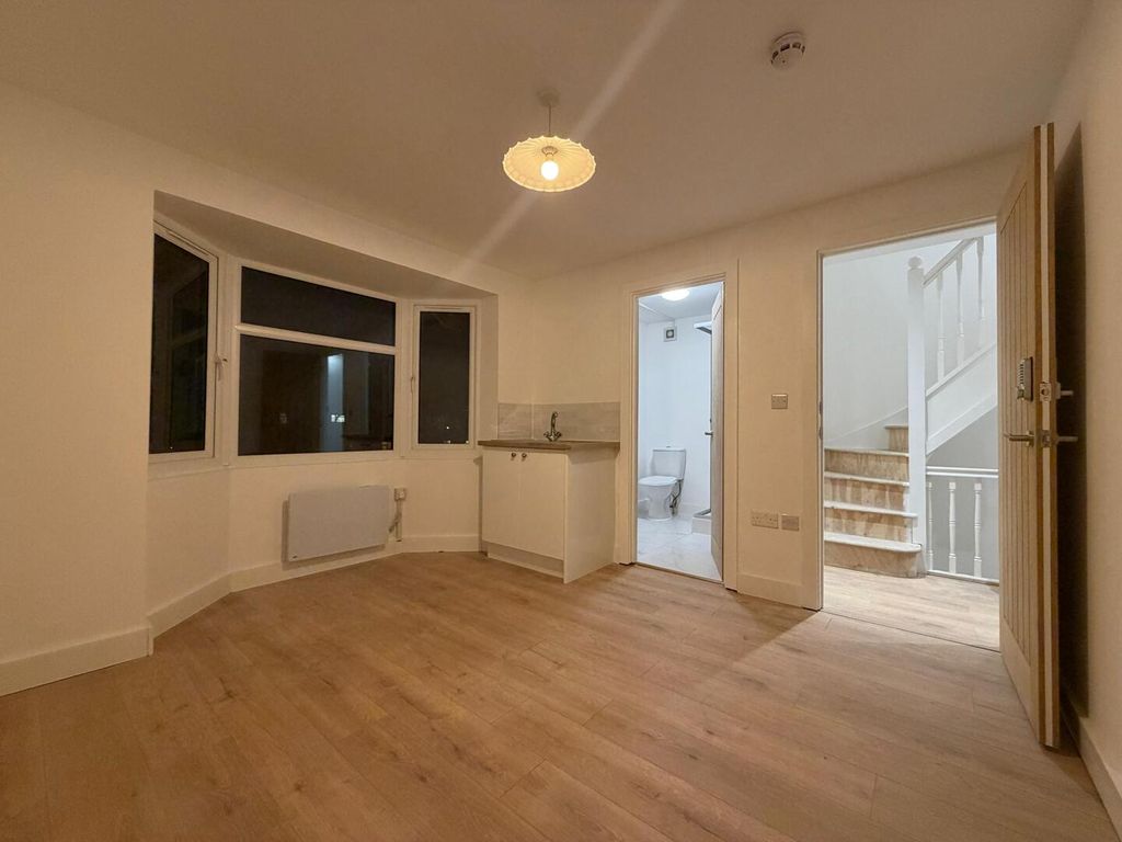 Property photo 2 of 14 Kitchen