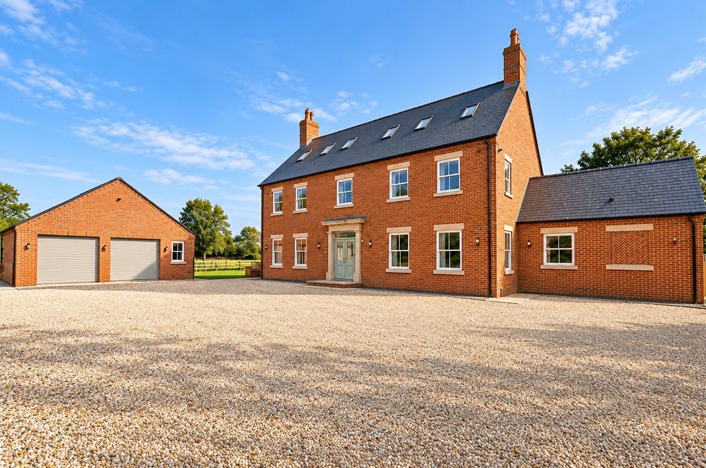 Property photo 1 of 37 5447440