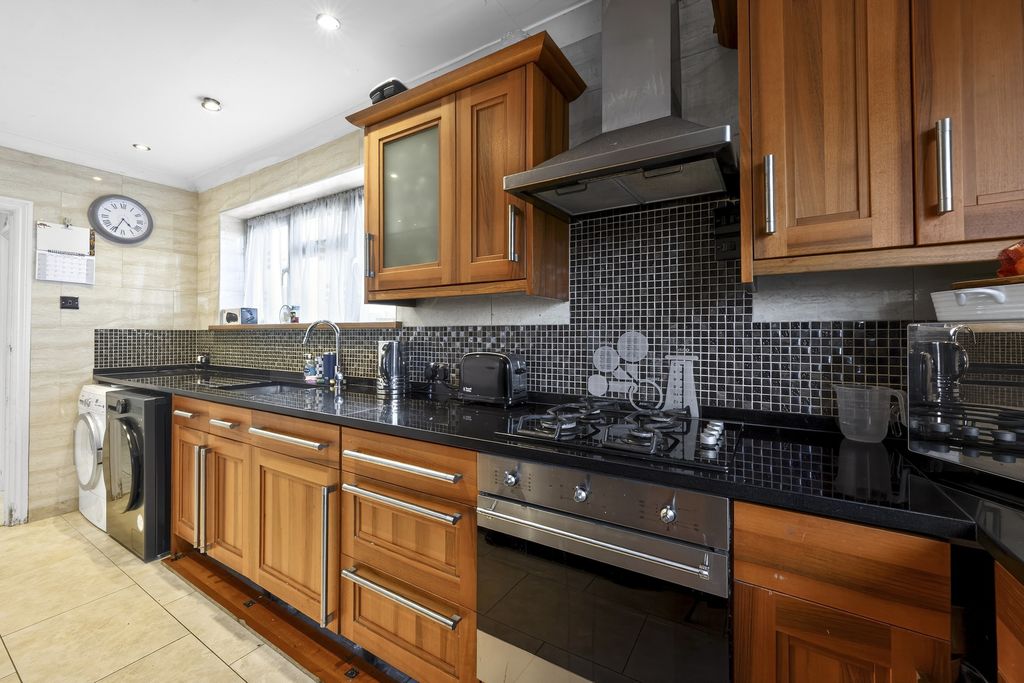 Property photo 2 of 18