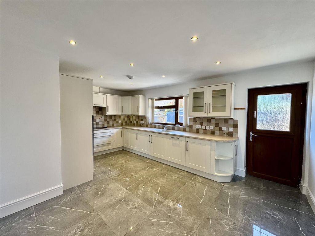 Property photo 3 of 29 Kitchen