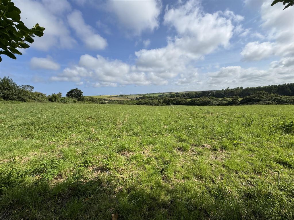 Property photo 3 of 45 Front Field