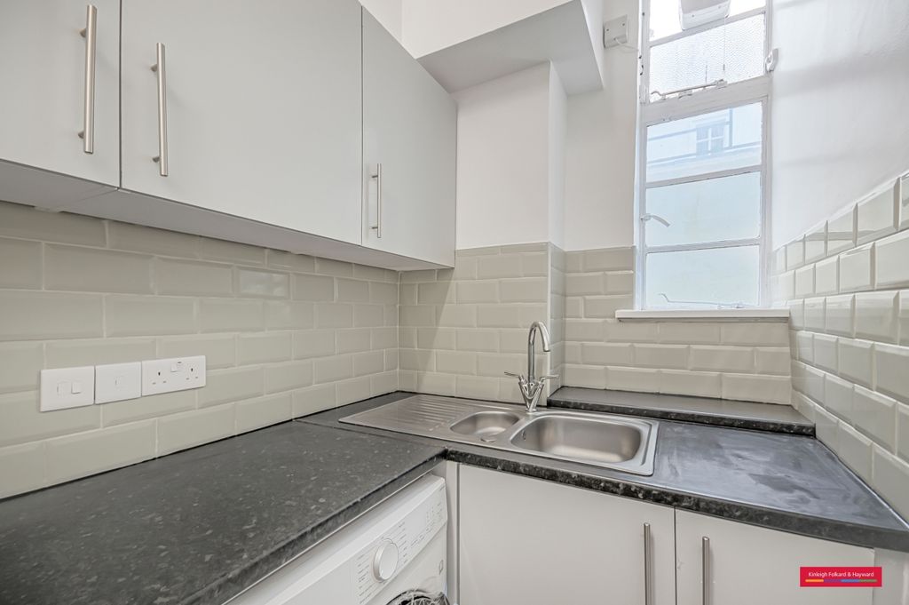 Property photo 3 of 10 Kitchen