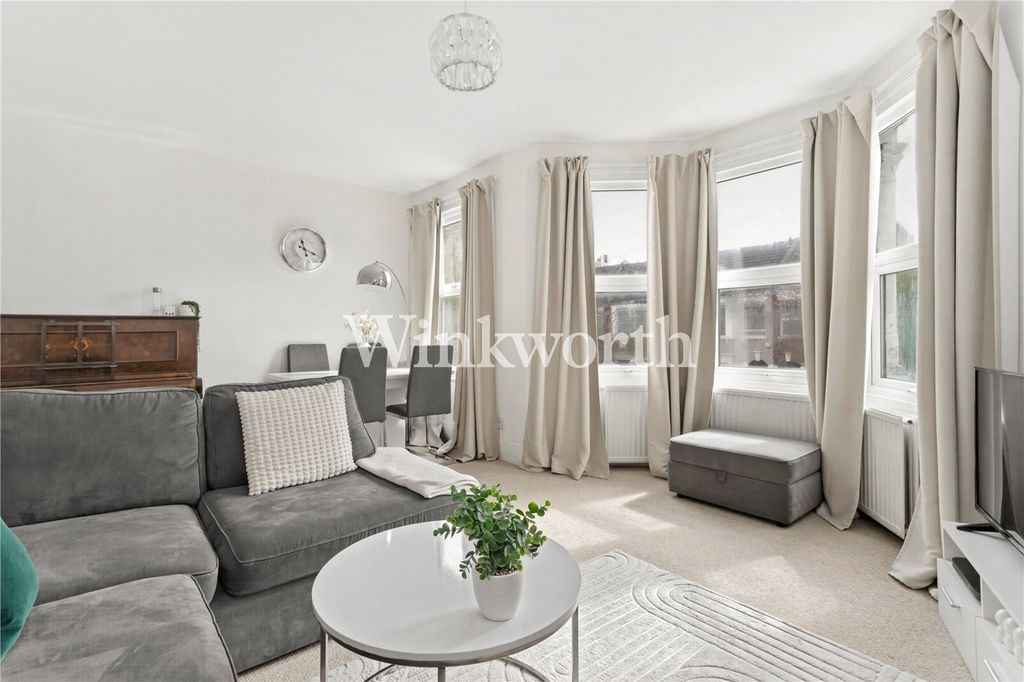 Property photo 2 of 8 Front Room