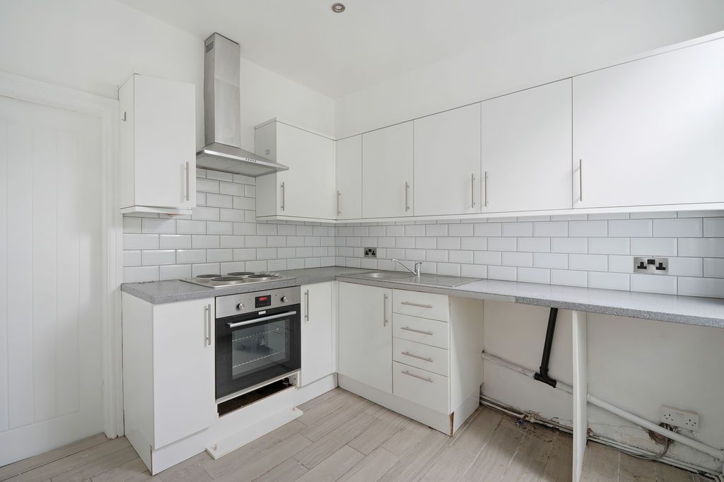 Property photo 2 of 16 Kitchen