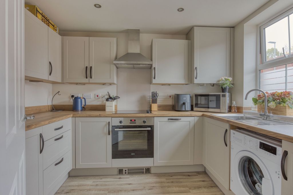 Property photo 2 of 18 Ewemove Taunton Boles Road (20)