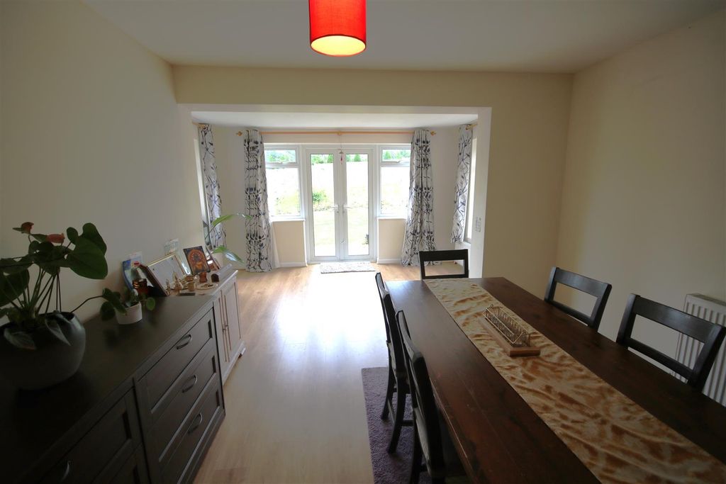 Property photo 1 of 25 Living A.Jpg