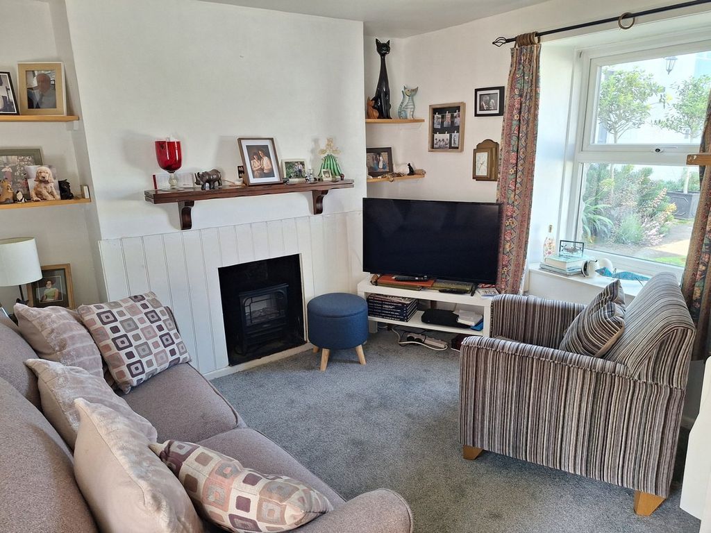 Property photo 2 of 21