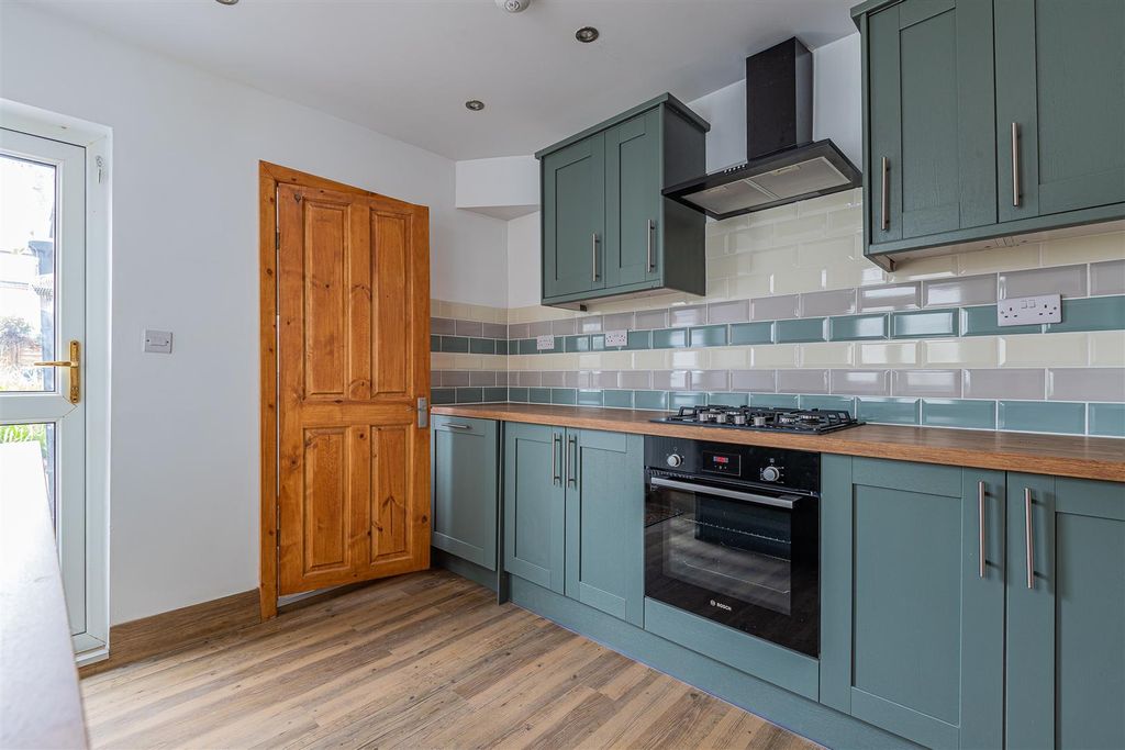 Property photo 2 of 19 Glamorgan Street 34-11.Jpg