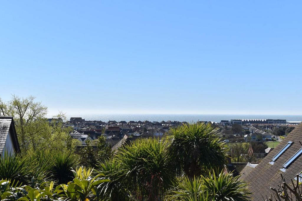 Property photo 2 of 28 22 Hillside Blue Skies (15).Jpg