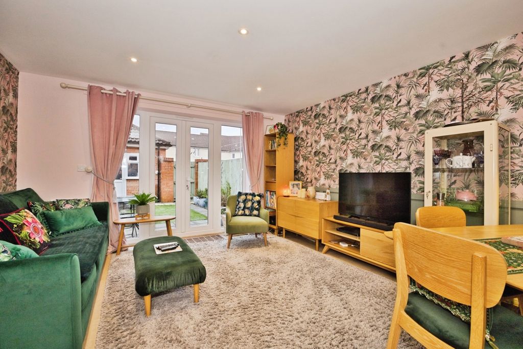 Property photo 3 of 19 Pbox-Img.Jpg