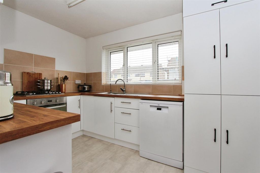 Property photo 3 of 13 Kitchen