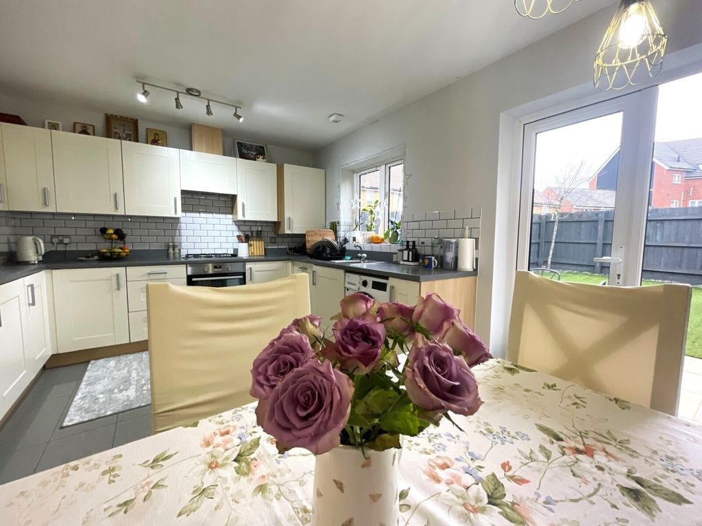 Property photo 2 of 18 Picture No. 21