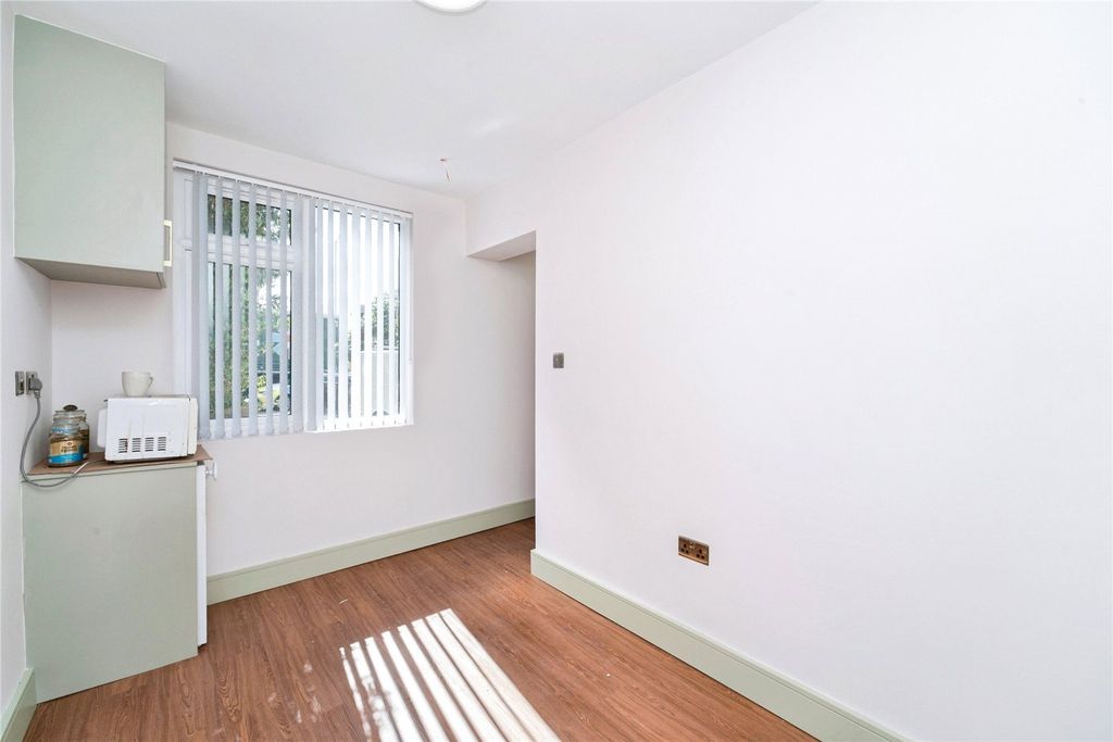 Property photo 1 of 12 Bedroom