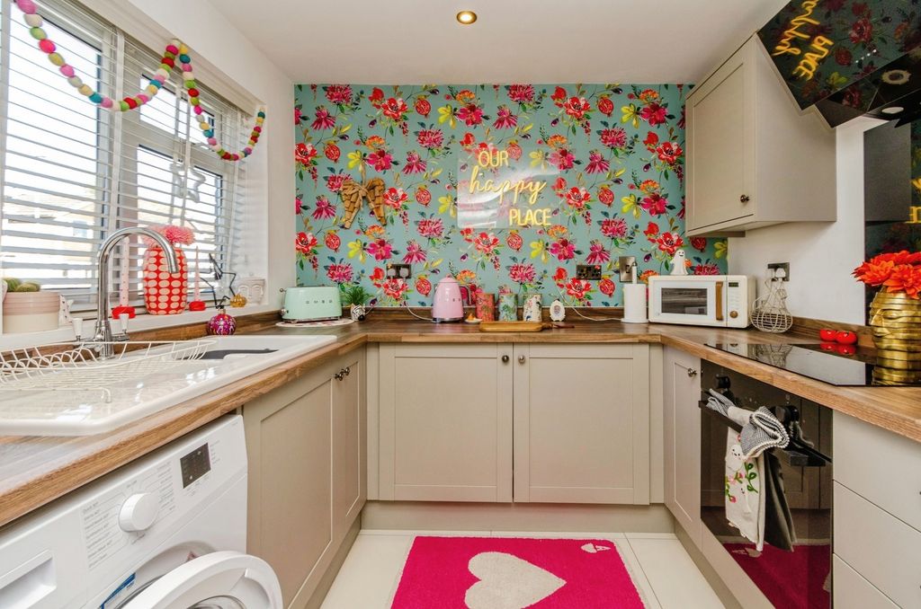 Property photo 2 of 17 Photo