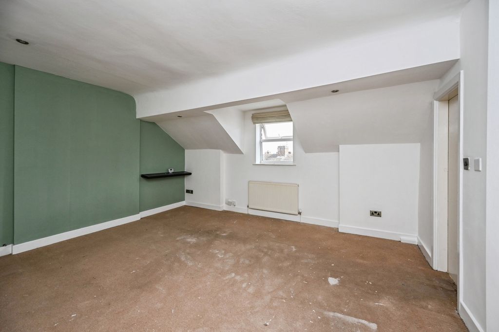 Property photo 3 of 8 Pbox-Img.Jpg