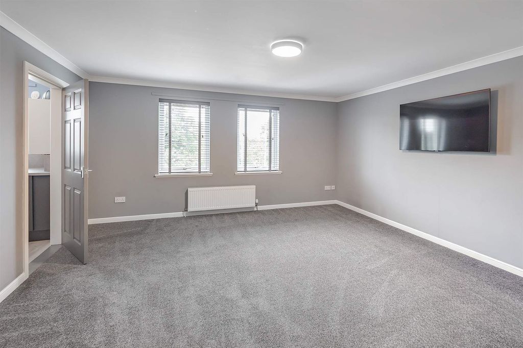 Property photo 3 of 16 Living Room/Diner