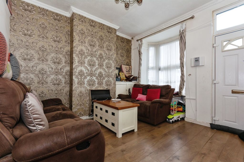 Property photo 2 of 13