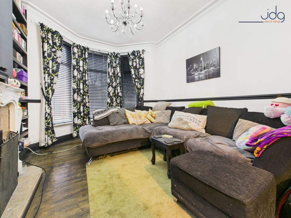 Property photo 3 of 14 Lounge