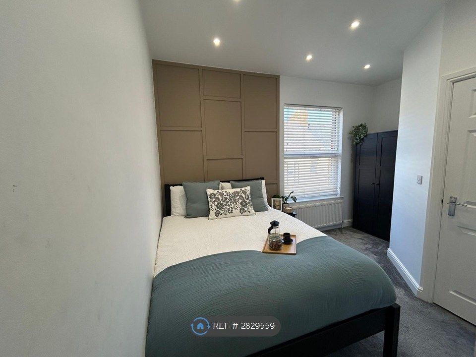 Property photo 1 of 7 Room 5