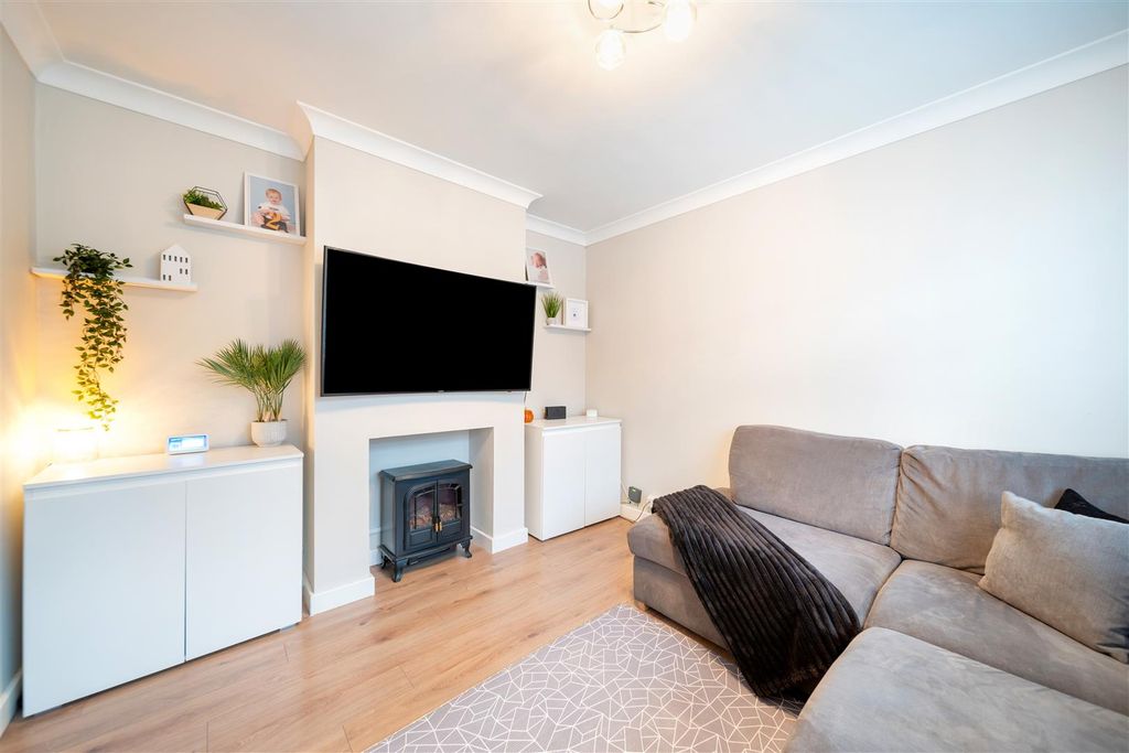 Property photo 2 of 13 Britannia Rd-11.Jpg