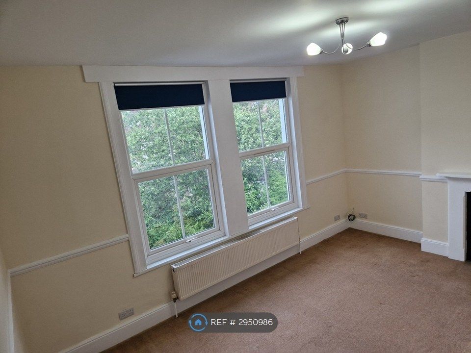 Property photo 2 of 8 Lounge
