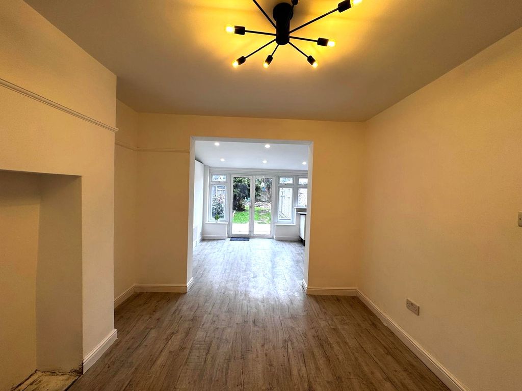 Property photo 2 of 12 Photo 2