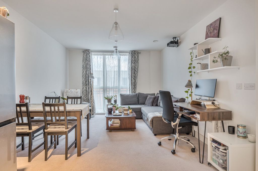 Property photo 2 of 9 1375921-3-6909d7B...