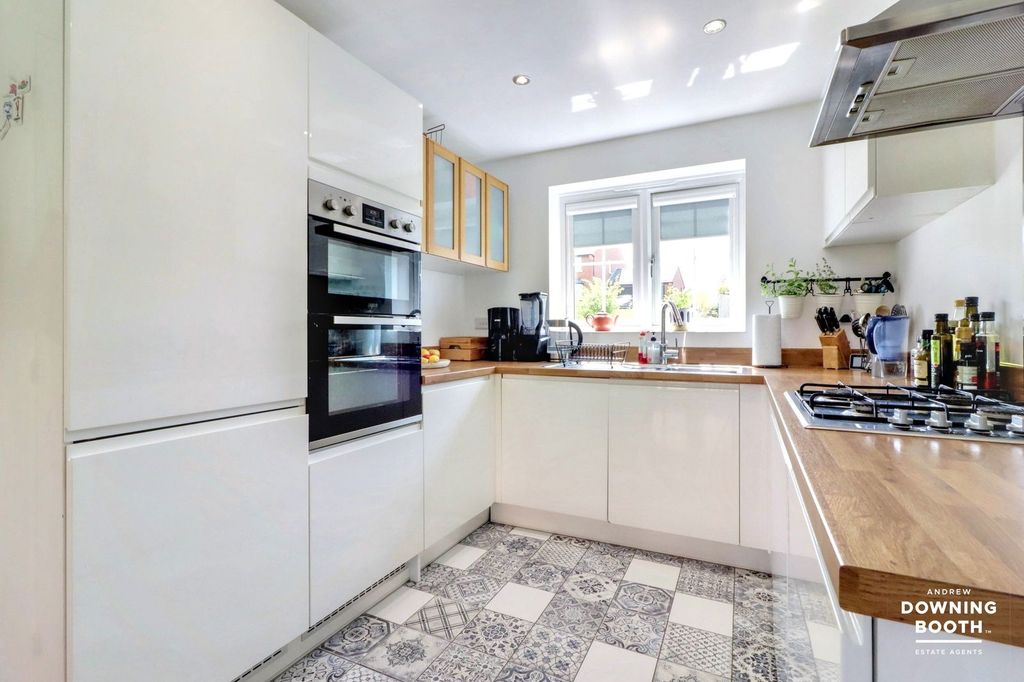 Property photo 2 of 23