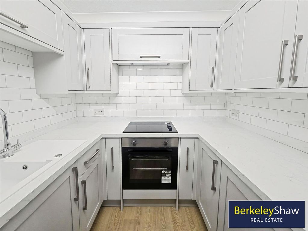 Property photo 2 of 7 Kitchen