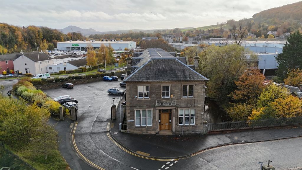 Property photo 2 of 10