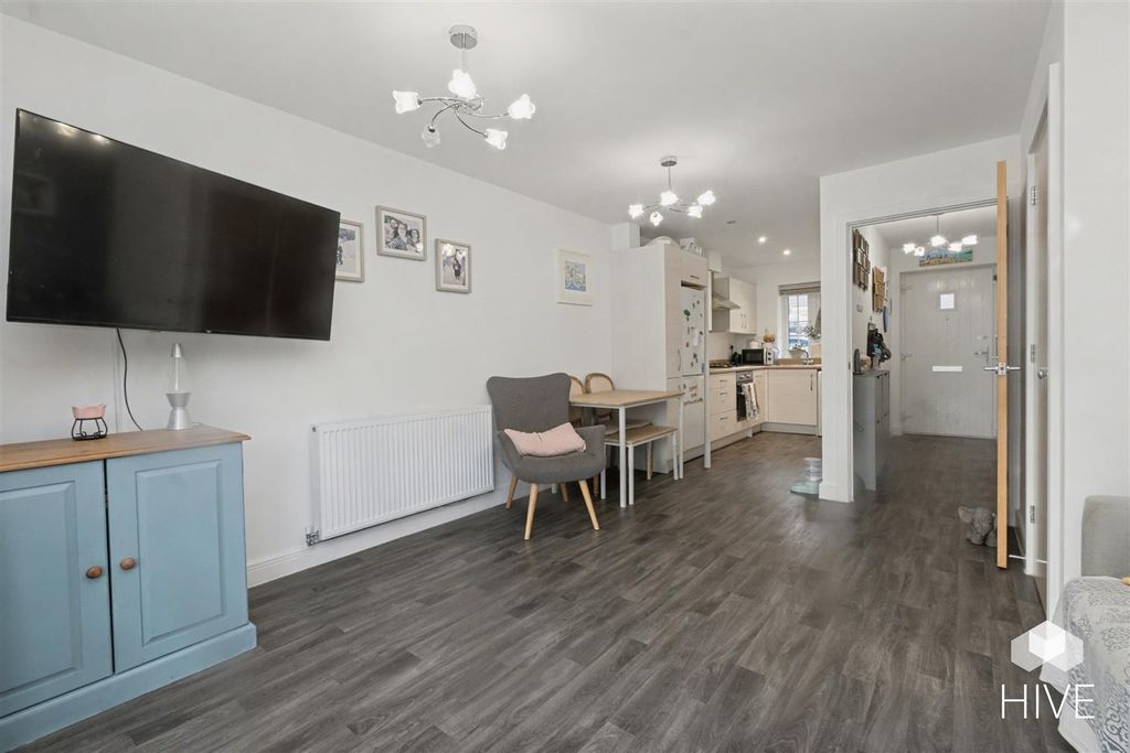 Property photo 2 of 21 Living Room